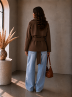 Lunoria | Korte Trenchcoat met Tailleband en Dubbele Knopen