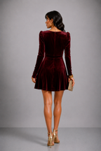 Lunoria | Velvet Flare Jurk met V-Hals en Elegante Pasvorm