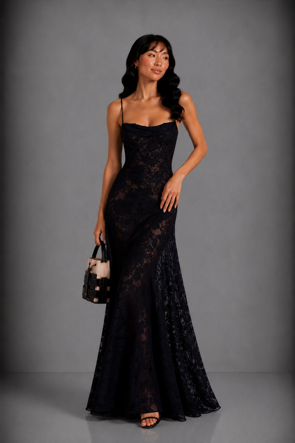 Lunoria | Elegante Maxi Jurk met Open Rug en Geborduurde Details