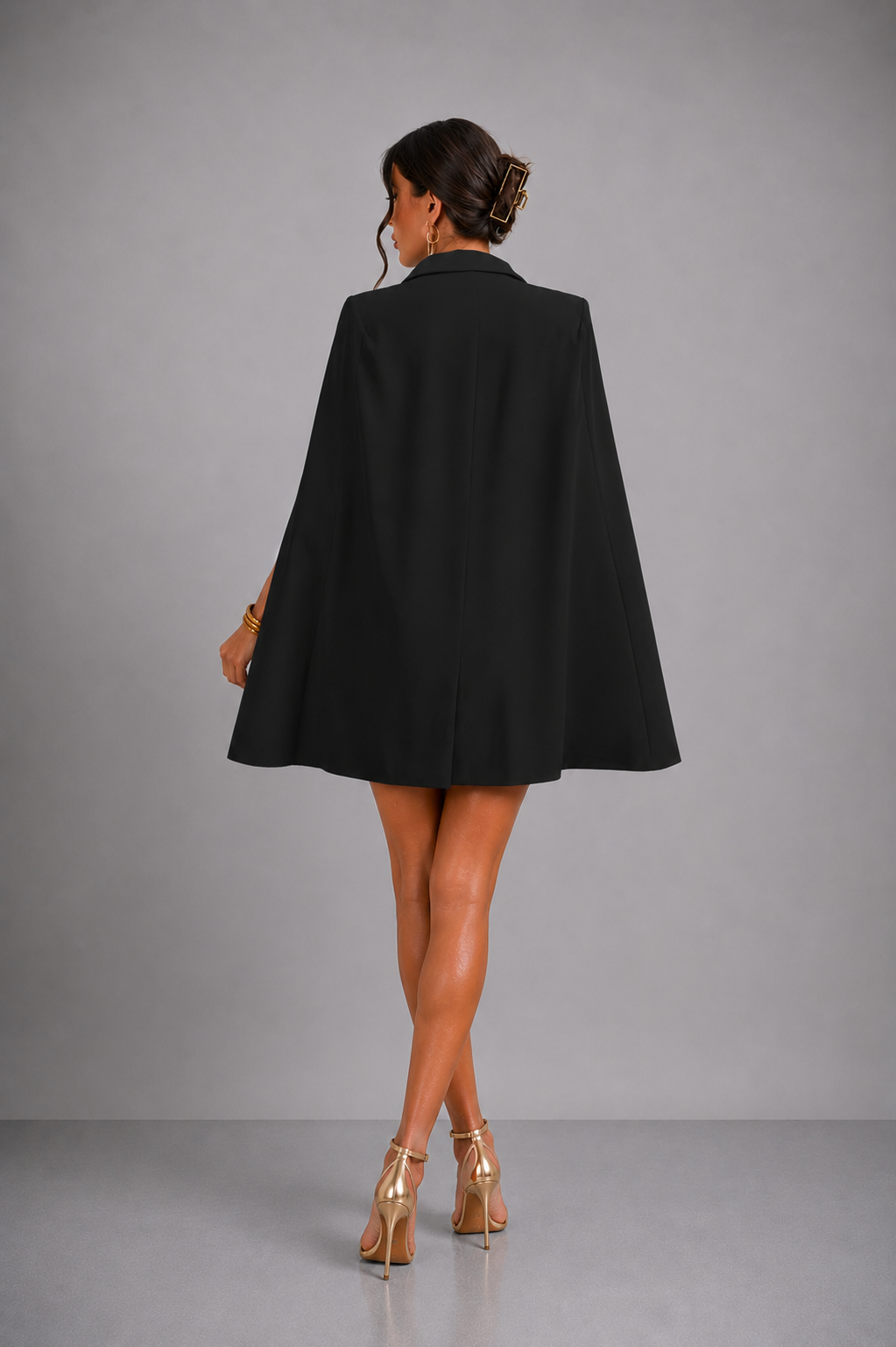 Lunoria | Cape Blazer Jurk met Gouden Knopen en Tailleceintuur