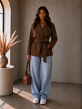 Lunoria | Korte Trenchcoat met Tailleband en Dubbele Knopen