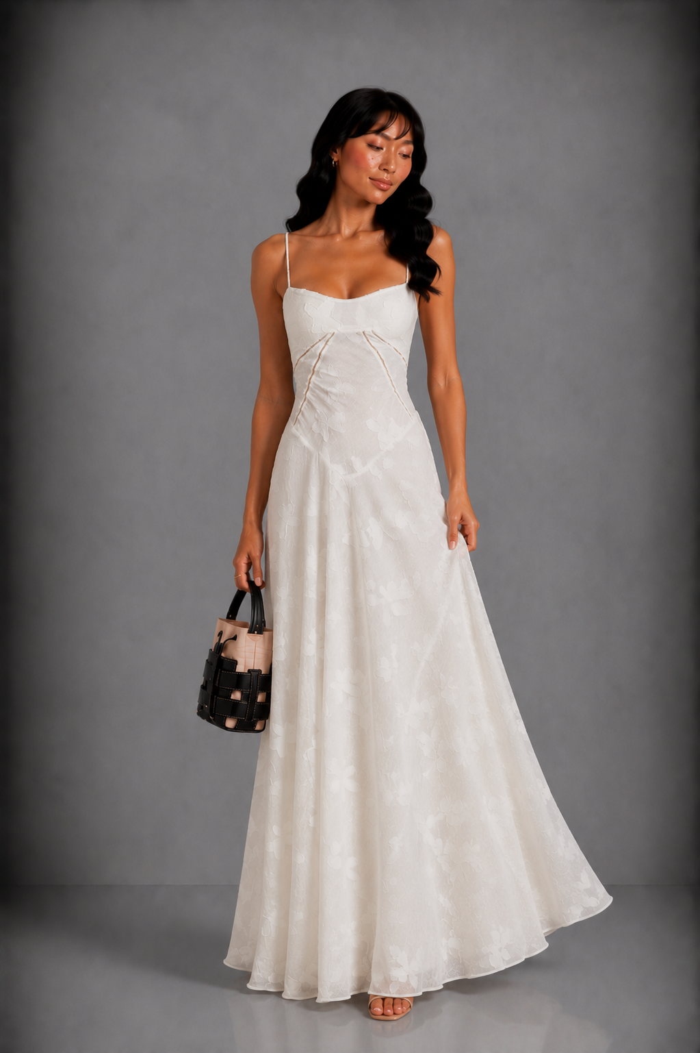 Lunoria | Elegante Maxi Jurk met Open Rug en Geborduurde Details