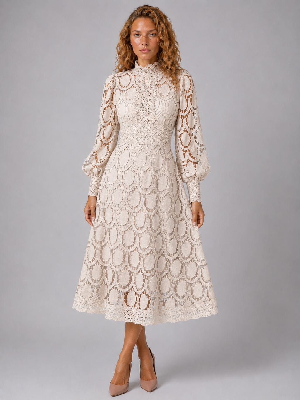 Lunoria | Kanten Midi Jurk met Romantische Details en Elegante Pasvorm