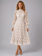 Lunoria | Kanten Midi Jurk met Romantische Details en Elegante Pasvorm