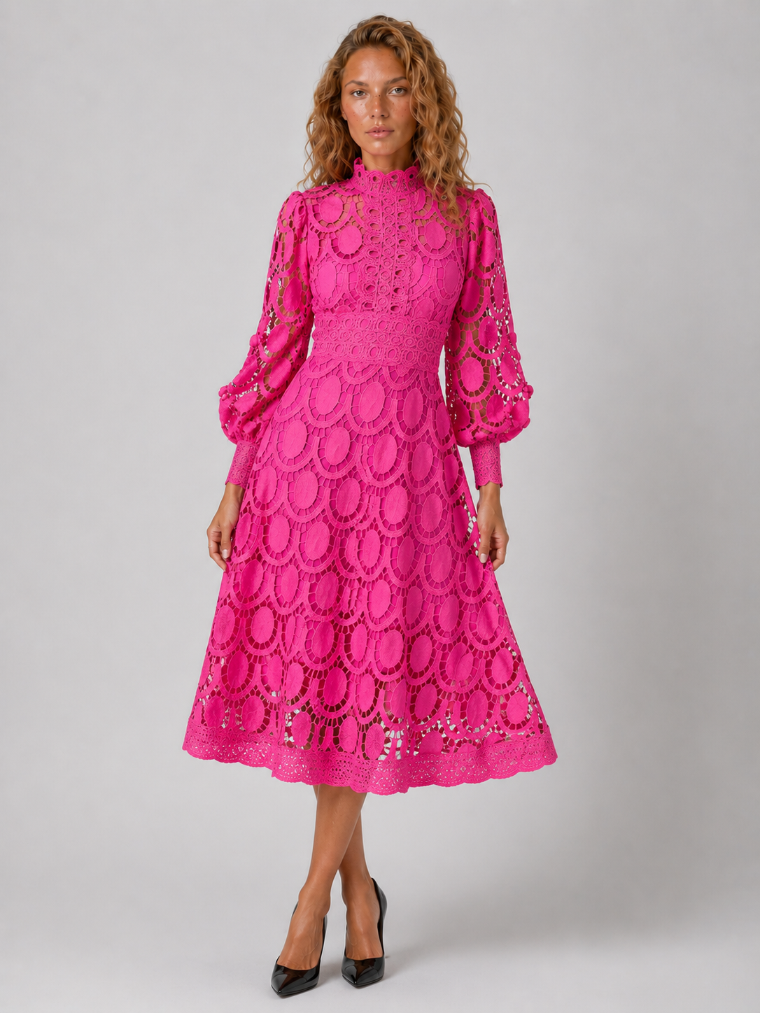 Lunoria | Kanten Midi Jurk met Romantische Details en Elegante Pasvorm
