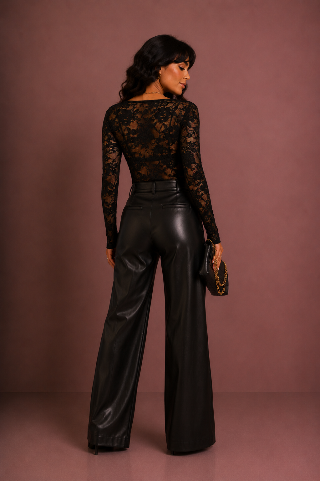 Lunoria | Elegante V-Hals Top met Luxe Kantdetails