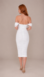 Lunoria | Off-Shoulder Midi Jurk met Ruches en Figuuraccentuerende Pasvorm