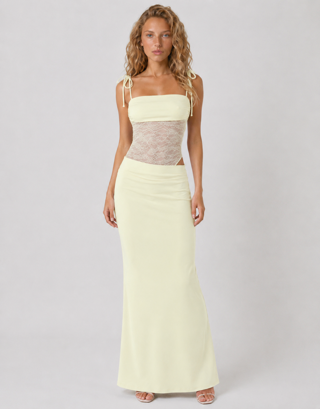Lunoria | Luxe Maxi Jurk met Kant en Bandeau Halslijn