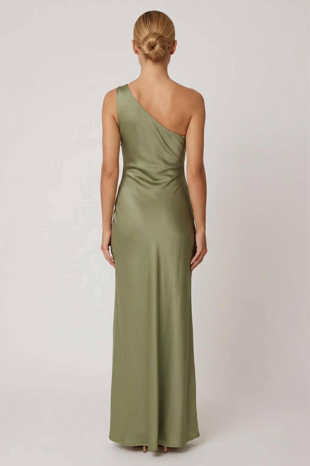 Lunoria | Satijnlook one-shoulder maxi jurk met hoge split
