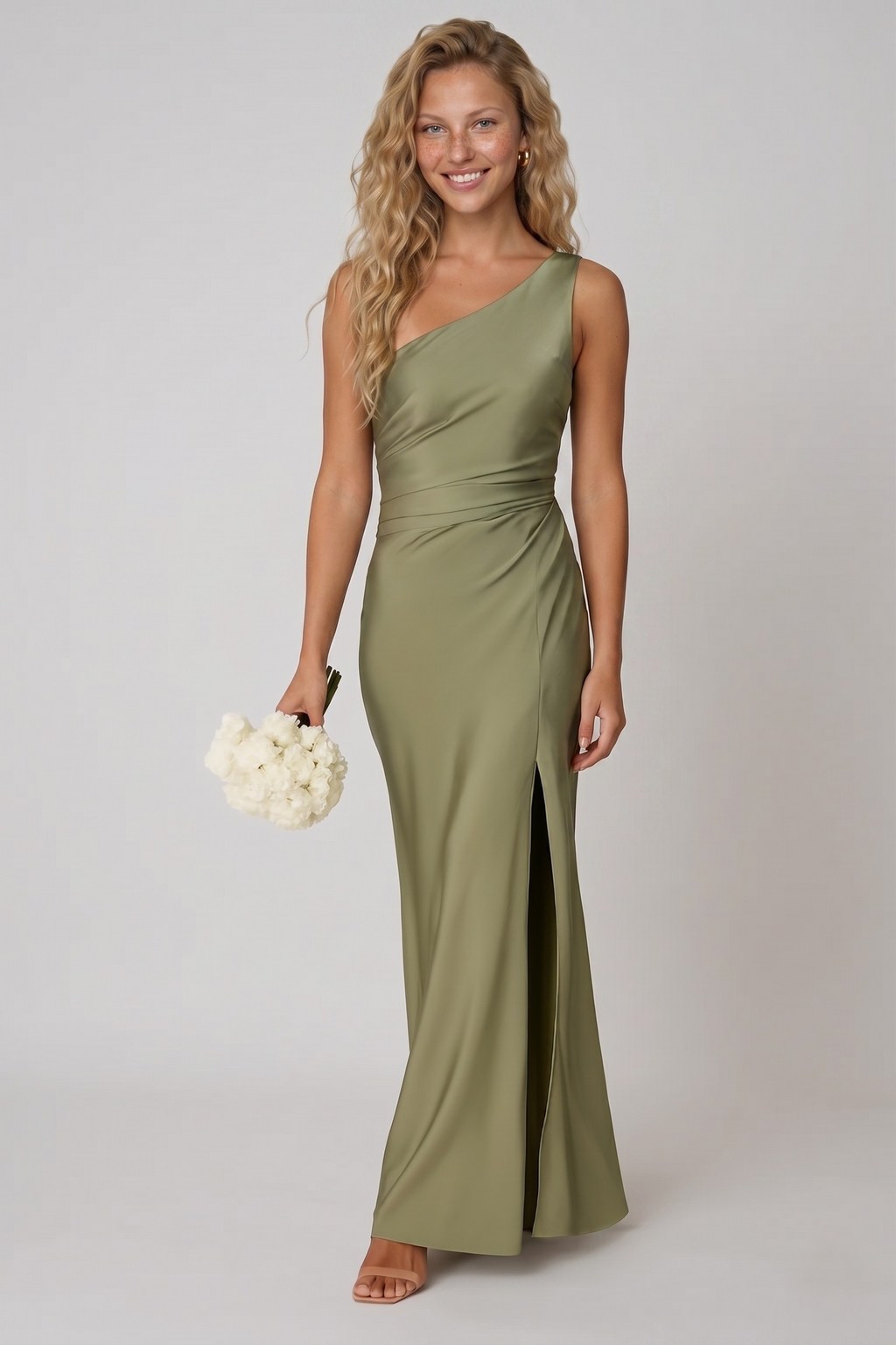 Lunoria | Satijnlook one-shoulder maxi jurk met hoge split