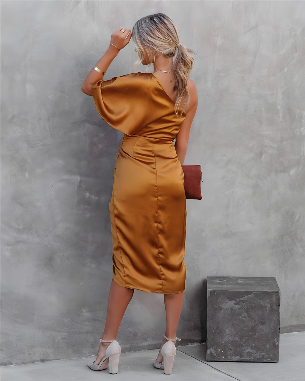 Lunoria | One-Shoulder Jurk met Plooien en Luxe Uitstraling