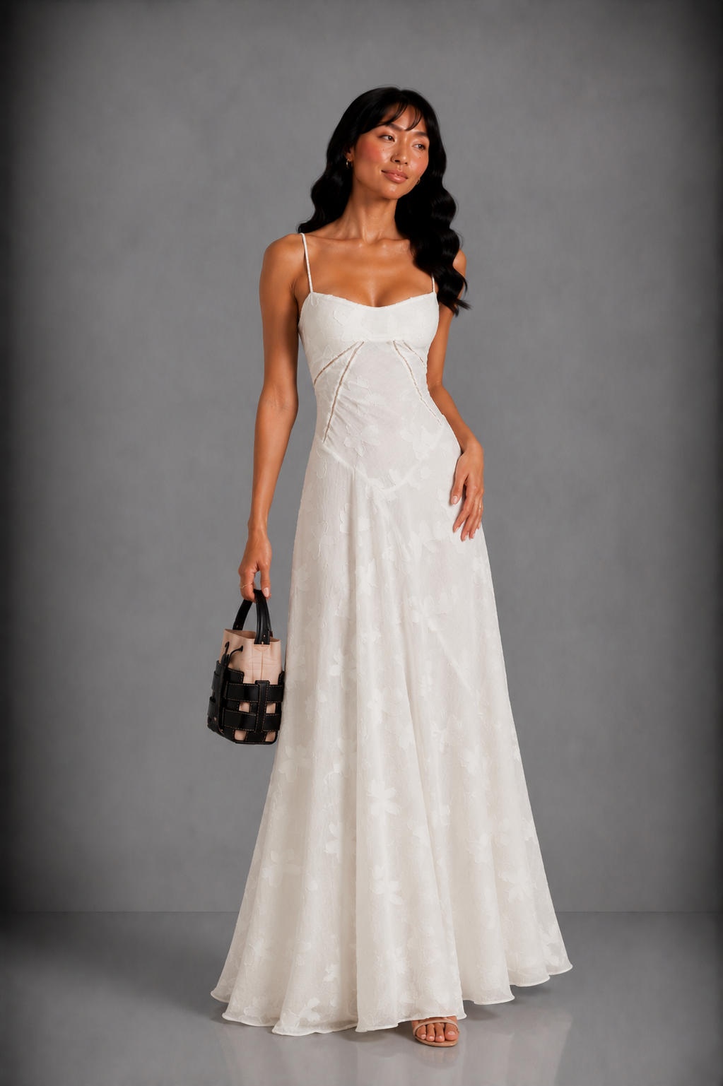 Lunoria | Elegante Maxi Jurk met Open Rug en Geborduurde Details